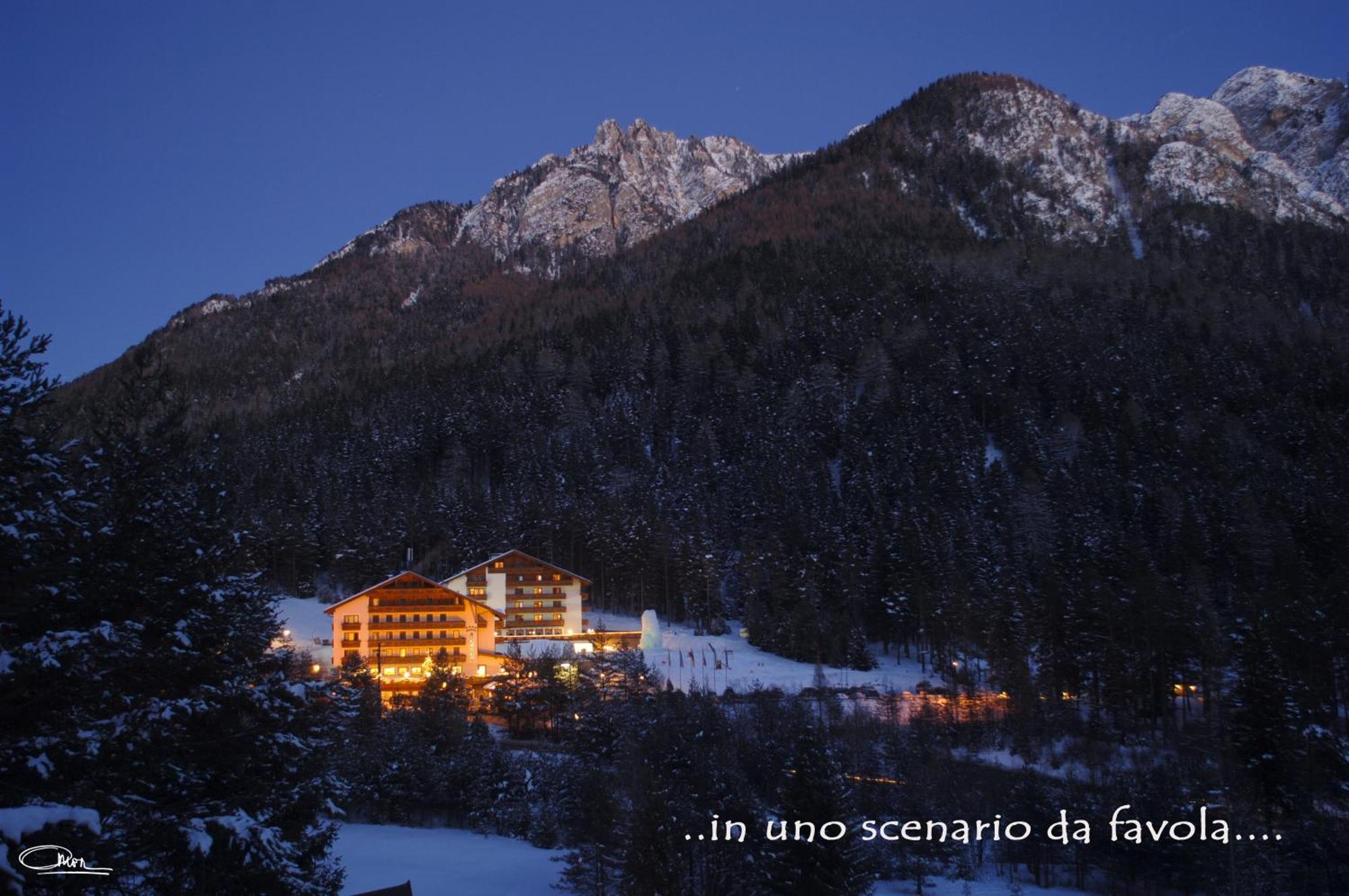 Hotel Shandranj 테세로 외부 사진