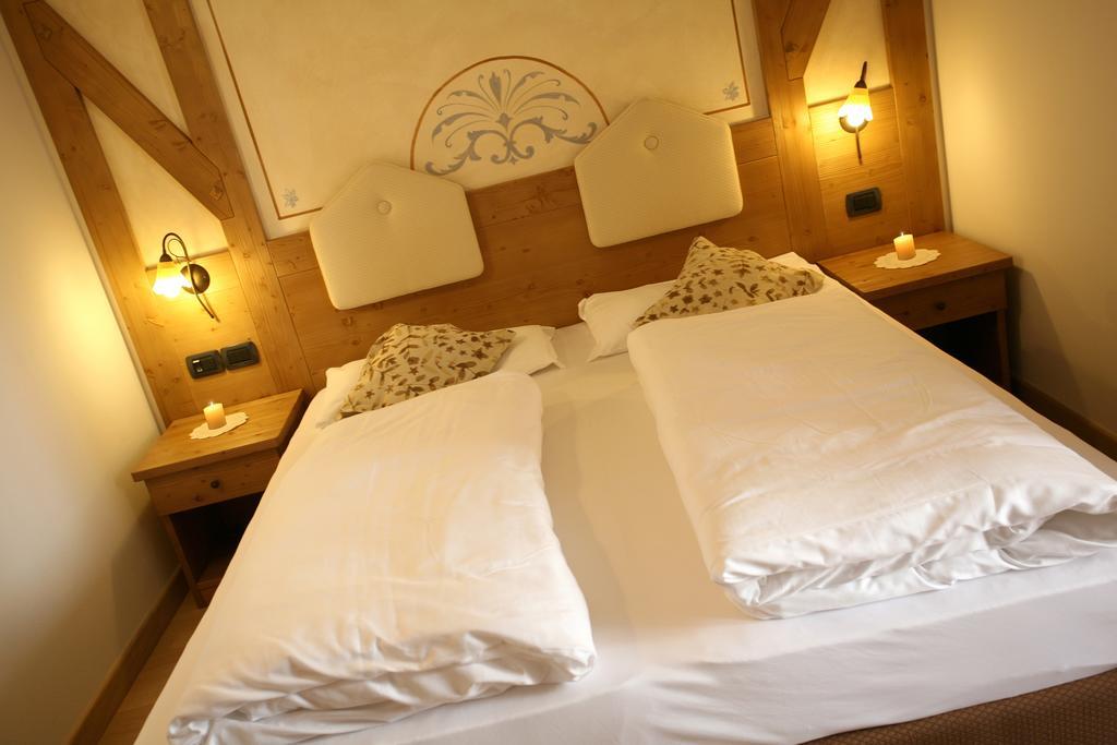Hotel Shandranj 테세로 외부 사진