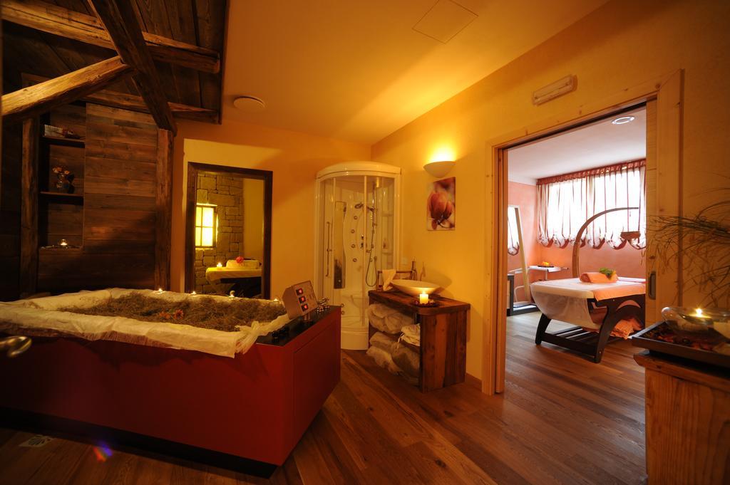 Hotel Shandranj 테세로 외부 사진
