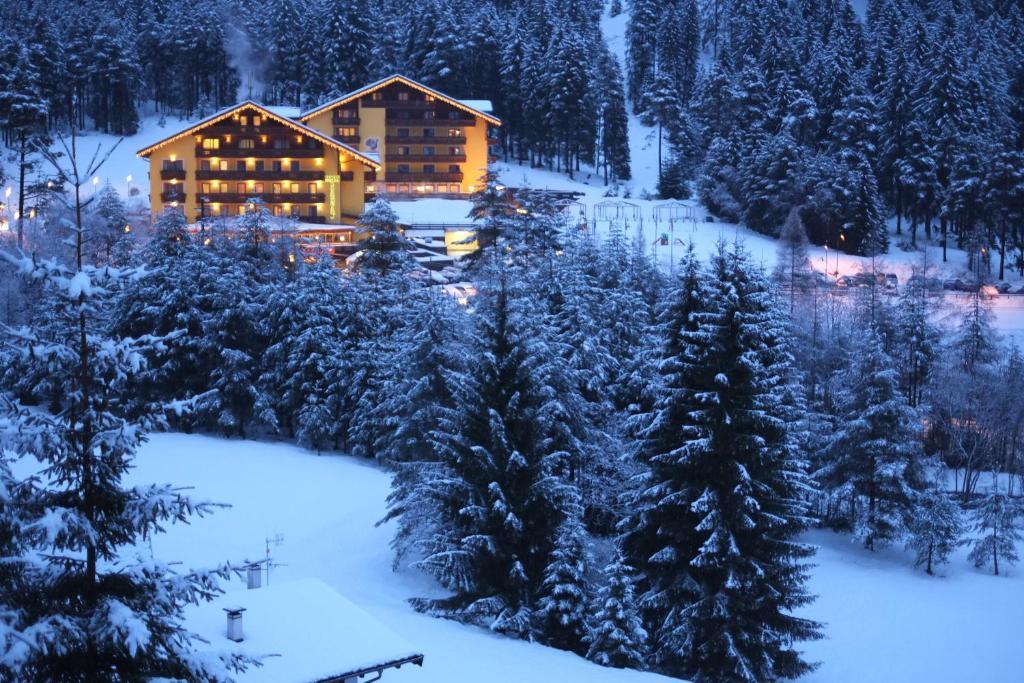 Hotel Shandranj 테세로 외부 사진