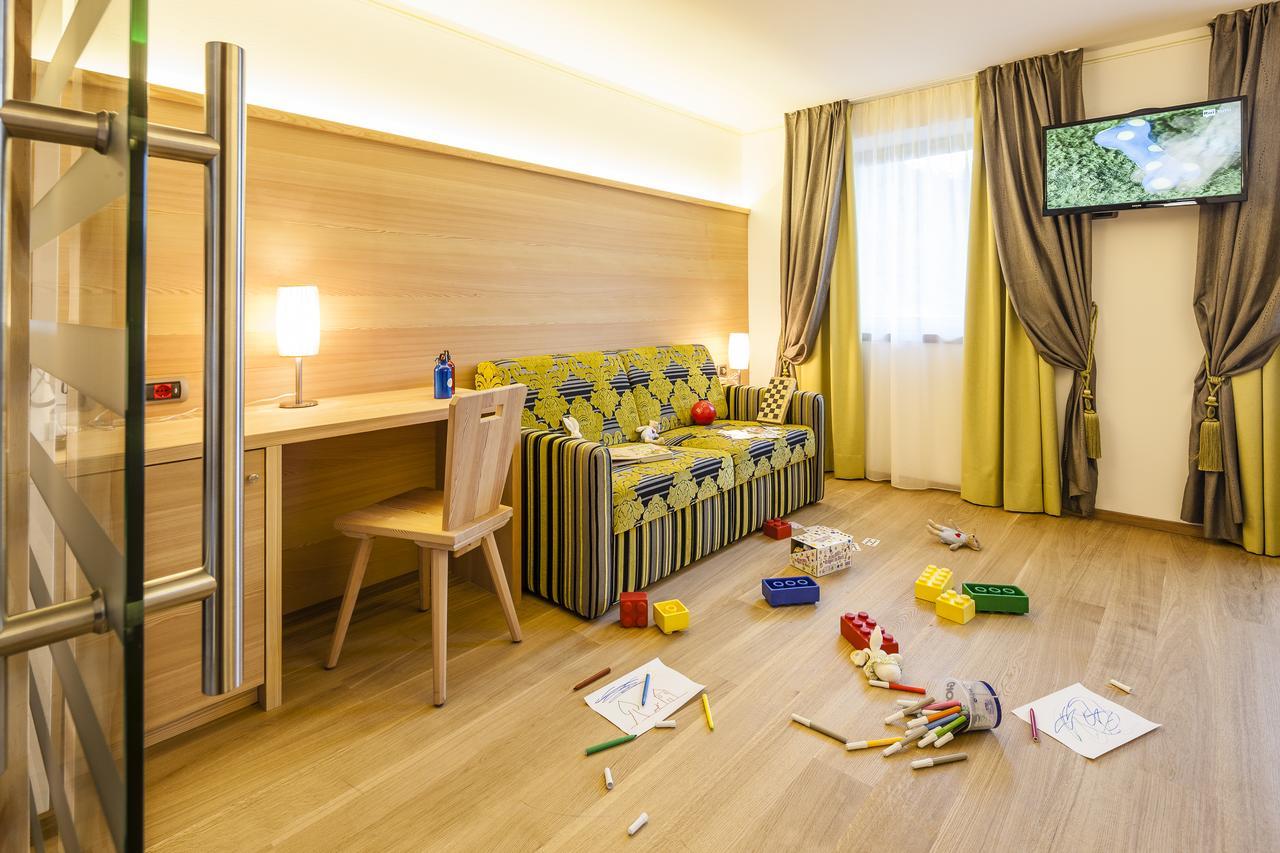 Hotel Shandranj 테세로 외부 사진